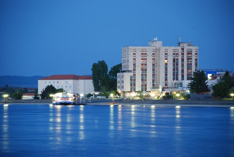 F-B-HOTEL-2